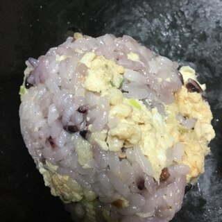 鳥そぼろのおにぎり